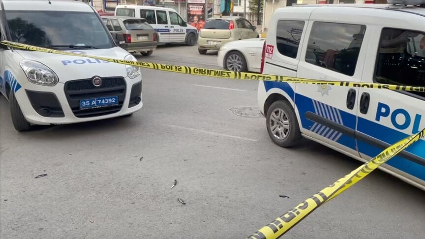 44 yıl hapis cezasıyla aranan 18 yaşındaki suç makinesi İzmir'de yakalandı - 1. Resim