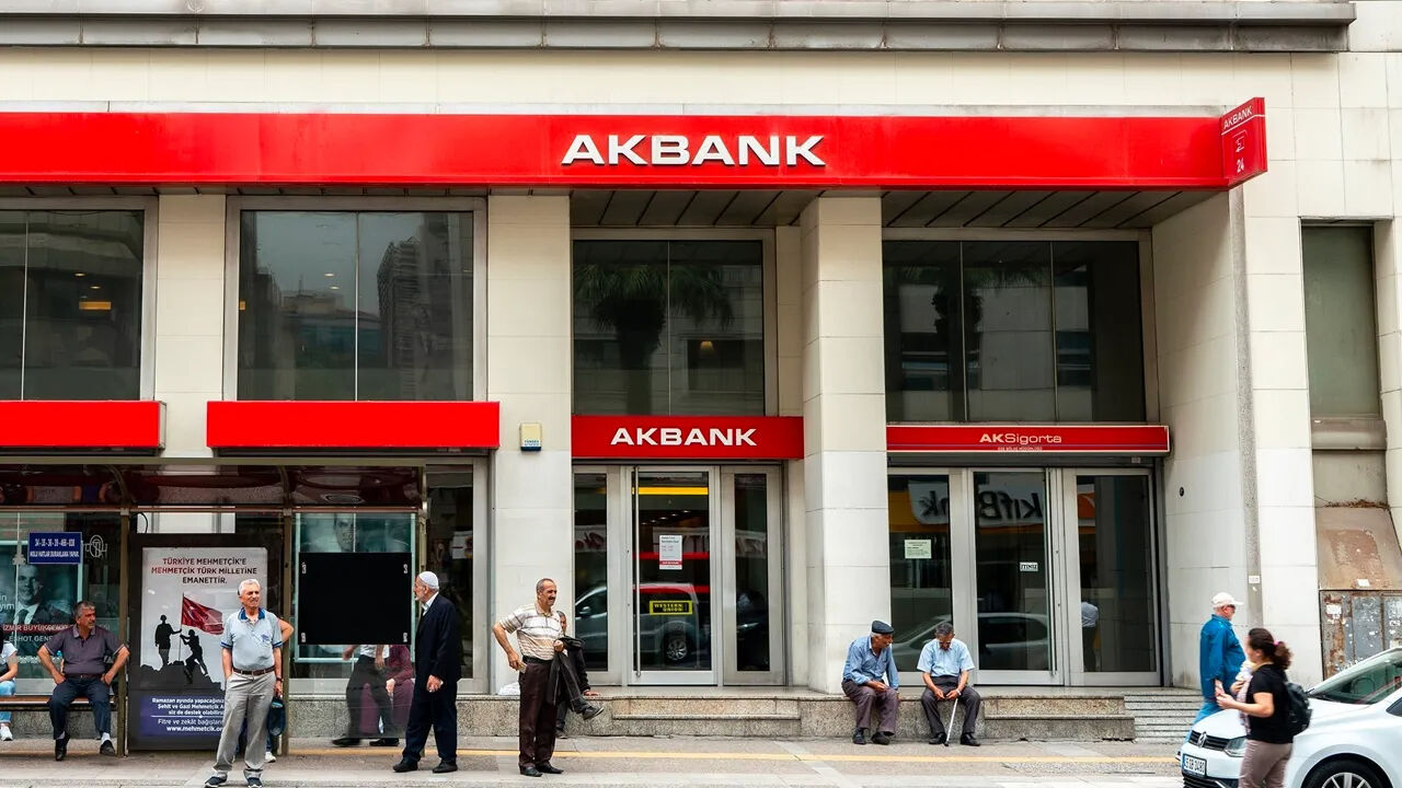 Akbank dolandırıcılık iddialarına karşın resmi hesabından açıklama yaptı - 1. Resim