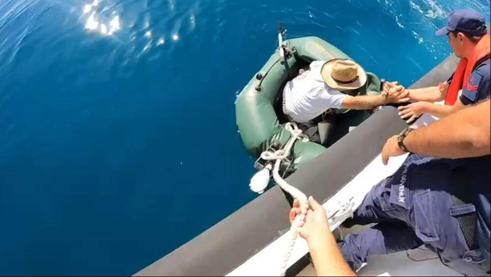 Amatör balıkçı hayatının şokunu yaşadı! Yardımına sahil güvenlik koştu - 1. Resim