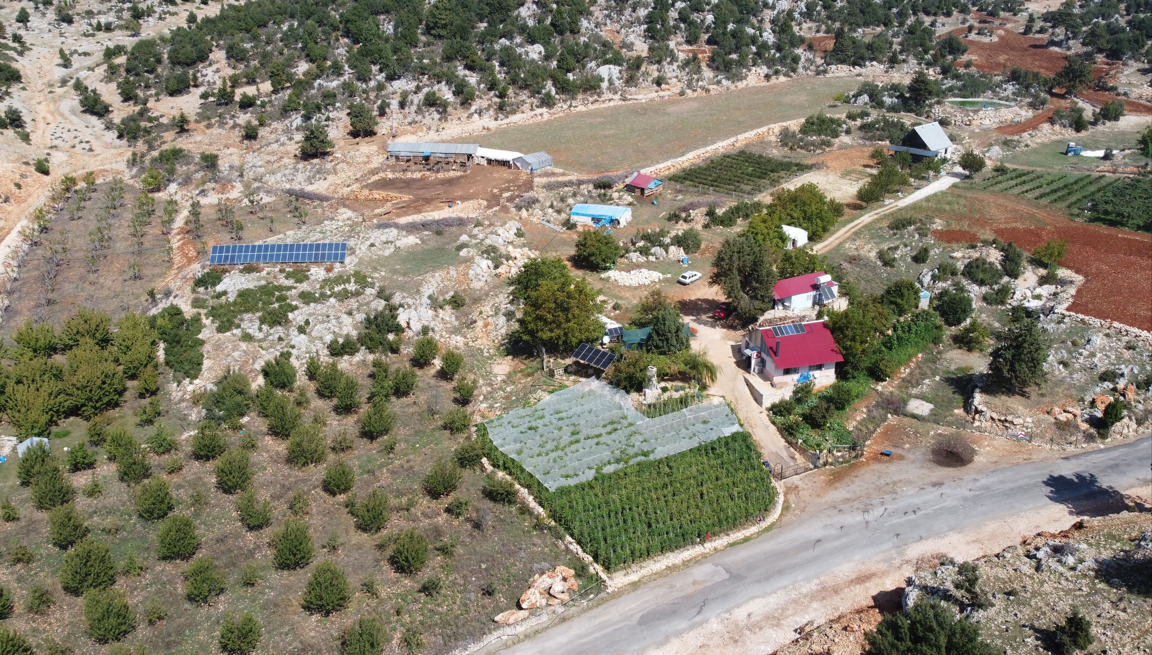 Bahçesine kurduğu sistemle elektrik ve su faturasını sıfırladı! Yılda 70 bin TL cebinde kalıyor Bahçesine kurduğu sistemle elektrik ve su faturasını sıfırladı! Yılda 70 bin TL cebinde kalıyor - 1. Resim