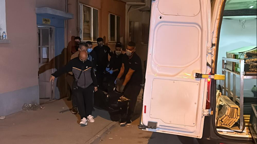 Eskişehir'de acı olay! Eve giren polis cesedi çıkaramadı, herkes kendini dışarı attı Eskişehir'de acı olay! Eve giren polis cesedi çıkaramadı, herkes kendini dışarı attı - 2. Resim