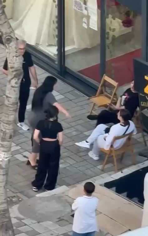 Fenomen Hülya Mizgin ortalığı birbirine kattı! Yaka paça karakola götürüldü - 1. Resim