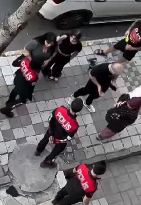 Fenomen Hülya Mizgin ortalığı birbirine kattı! Yaka paça karakola götürüldü - 2. Resim