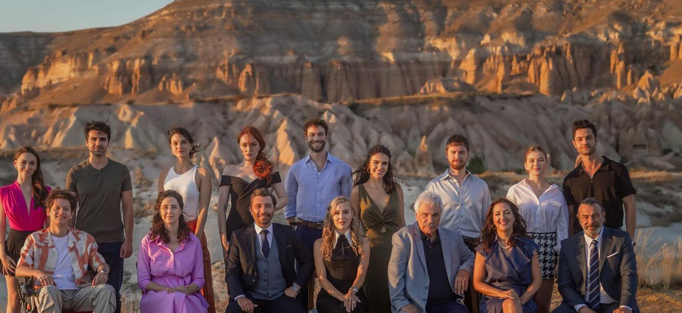 Güzel Aşklar Diyarı setinde feci olay! Oyuncularla vedalaşıp intihar etti Güzel Aşklar Diyarı setinde feci olay! Oyuncularla vedalaşıp intihar etti - 2. Resim