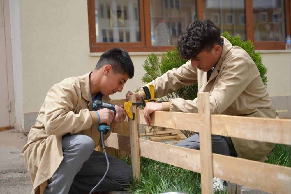 Meslek liselerinde öğrenciler arı gibi üretim yapıyor - 2. Resim