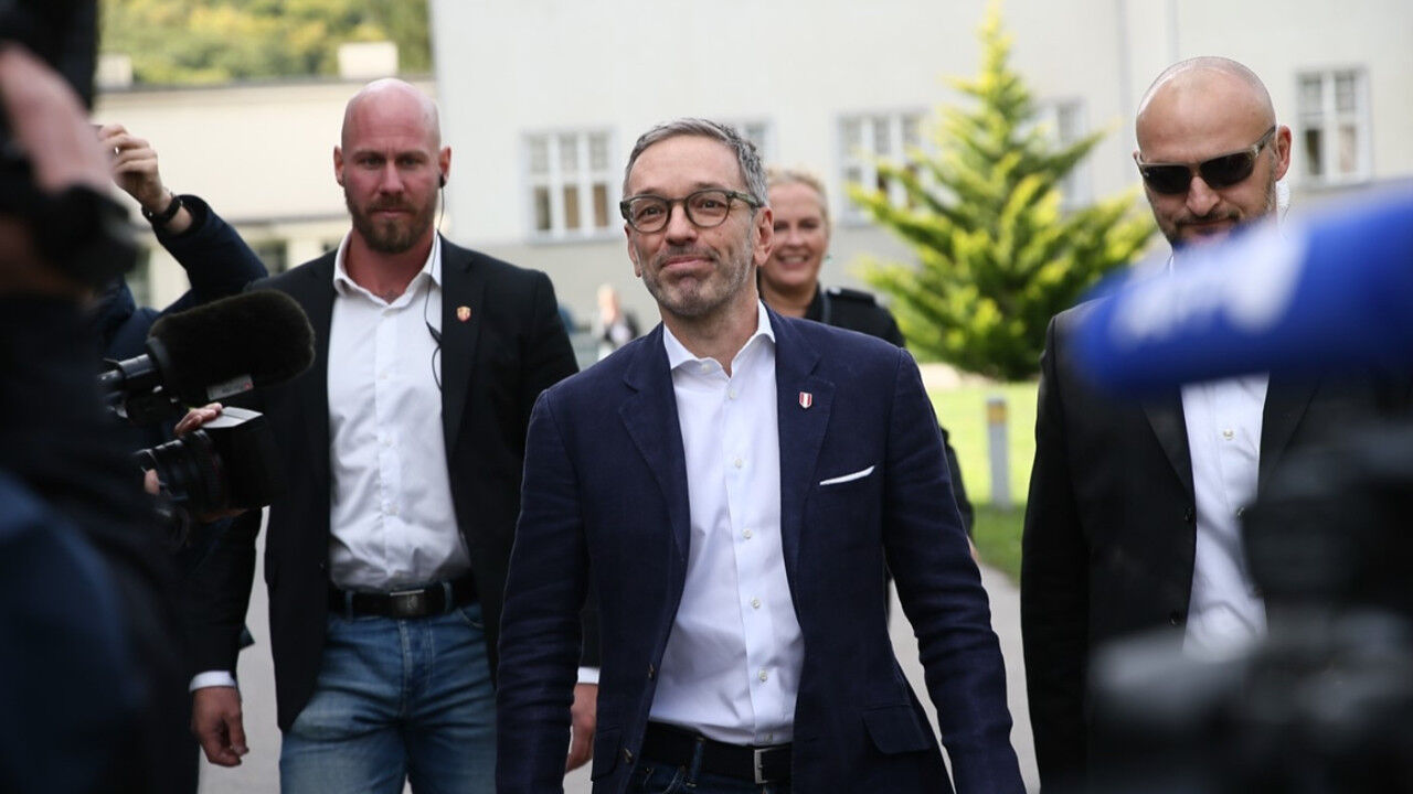 Nazi döneminden bu yana bir ilk! Avusturya’da seçimin galibi aşırı sağcı FPÖ oldu Nazi döneminden bu yana bir ilk! Avusturya’da seçimin galibi aşırı sağcı FPÖ oldu - 3. Resim