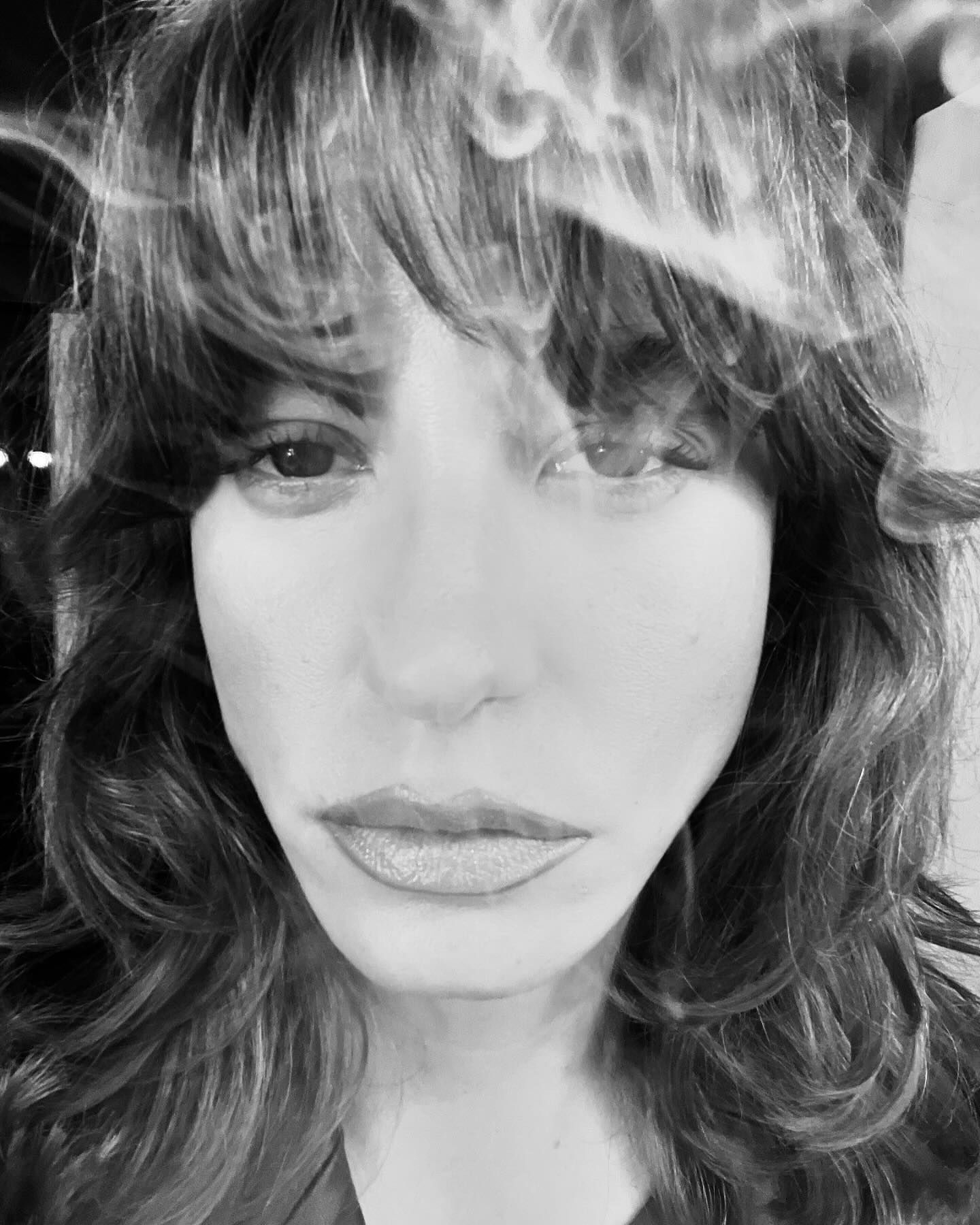 Serenay Sarıkaya imaj değiştirdi! Yeni tarzıyla Ajda Pekkan'a benzetildi - 2. Resim