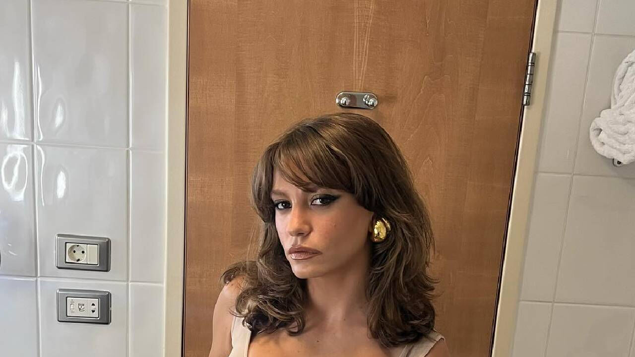 Serenay Sarıkaya imaj değiştirdi! Yeni tarzıyla Ajda Pekkan'a benzetildi - 3. Resim