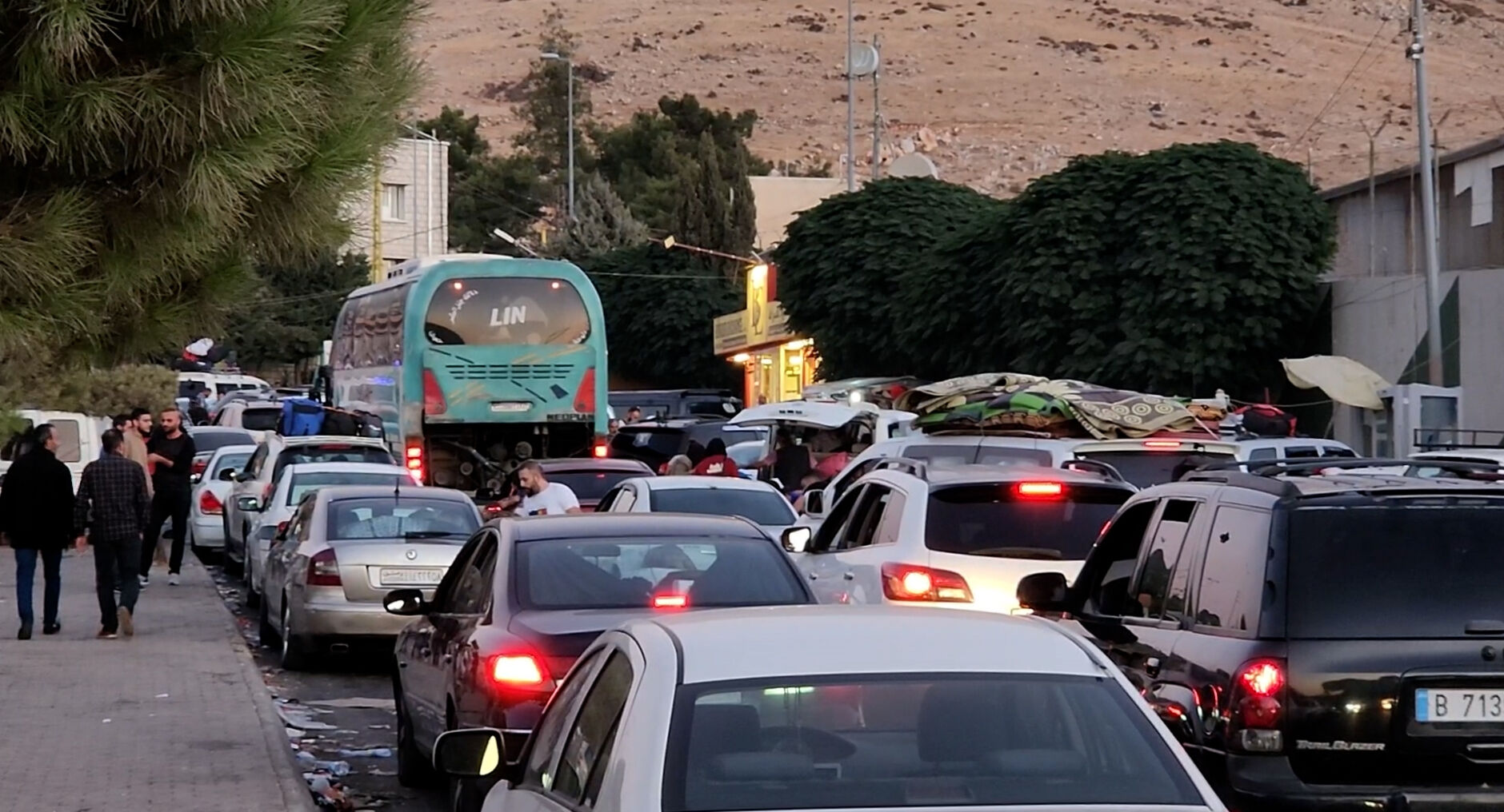Sınıra akın ettiler! Suriye'ye göç edenlerin sayısı 100 bine ulaştı - 1. Resim