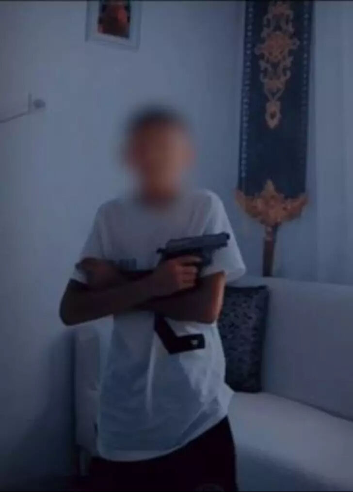 Türkiye'de büyüyen tehlike 'Gangster akımı'... Silahlar 10 yaşındaki çocukların ellerinde! Türkiye'de büyüyen tehlike 'Gangster akımı'... Silahlar 10 yaşındaki çocukların ellerinde! - 4. Resim