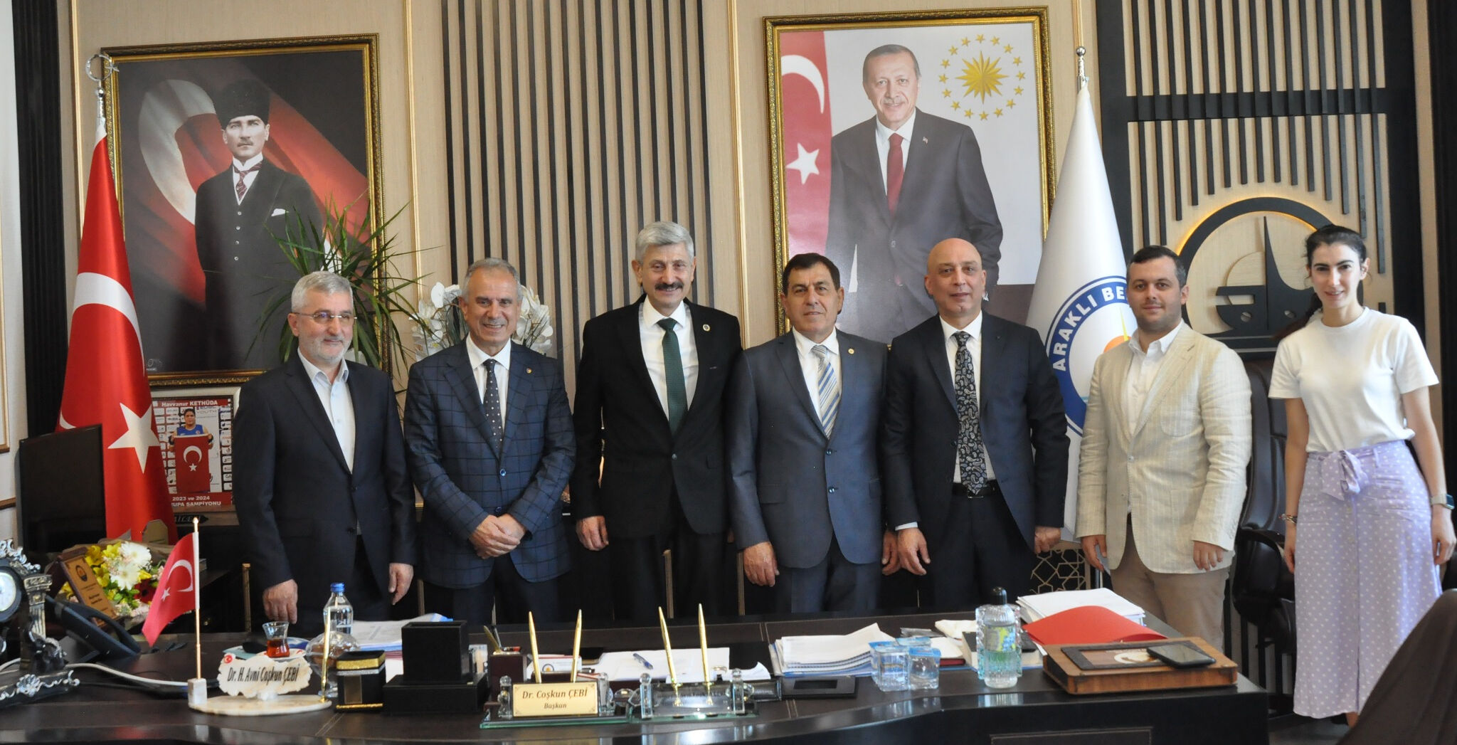 Araklı Belediye Başkanı Dr. Hüseyin Avni Coşkun Çebi Başhekim Yardımcılığı yaptı - 4. Resim