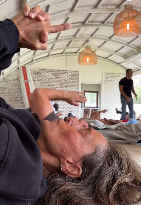 Bennu Gerede, nefes terapisi deneyimini paylaştı! Yapılan yorumlar olay... - 1. Resim