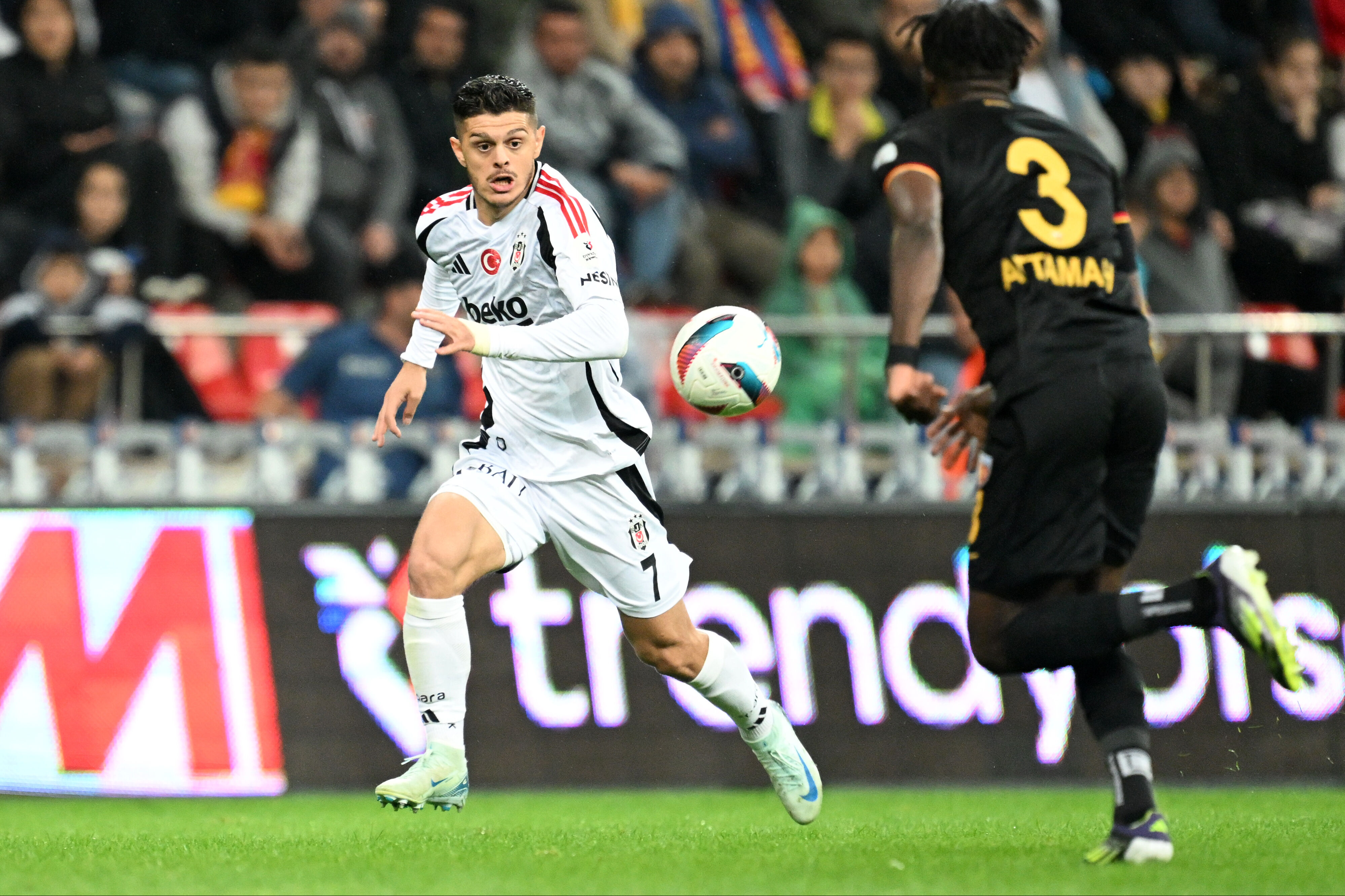 Beşiktaş'ın 3 gollü galibiyetini spor yazarları değerlendirdi! 