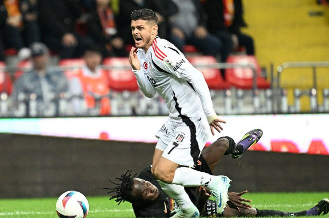 Beşiktaşlıları çıldırtan pozisyonlar için net yorum! Penaltı kararları doğru mu? - 6. Resim