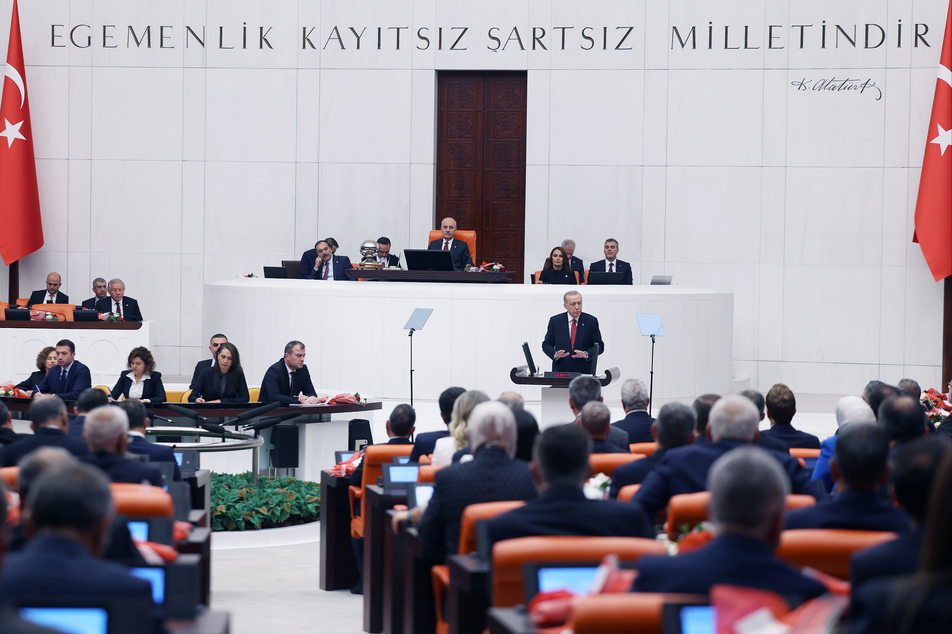 Cumhurbaşkanı Erdoğan: Bizim bir tane gündemimiz var, ne yapıyorsak bunun için yapıyoruz - 1. Resim