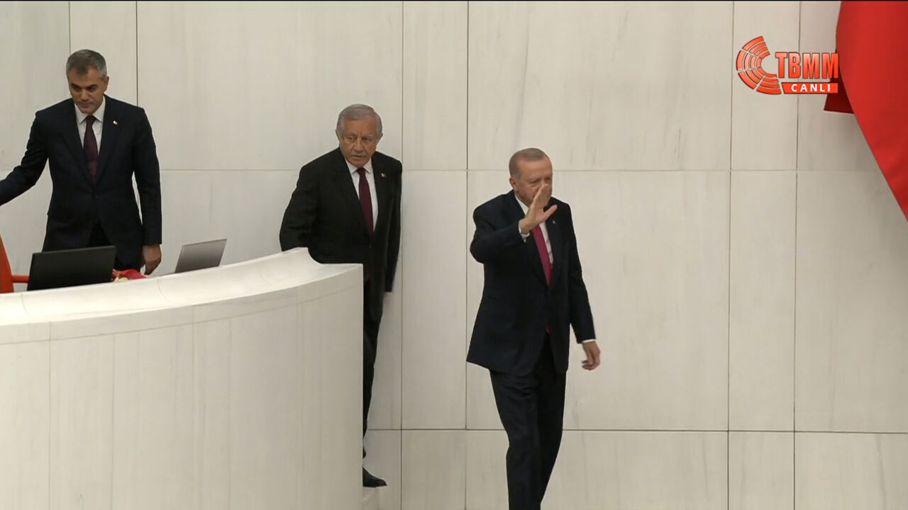 Cumhurbaşkanı Erdoğan yeni yasama yılı açılışı için Meclis'te! - 2. Resim