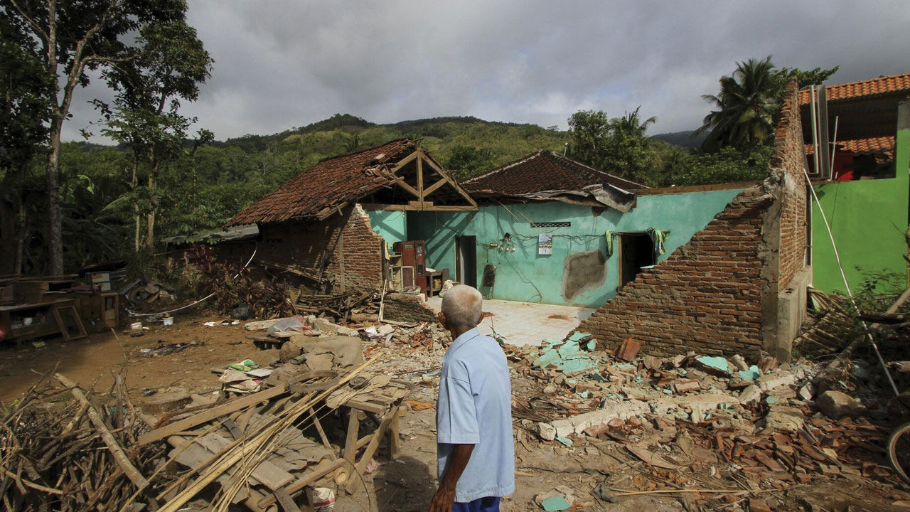 Endonezya'nın Baubau kentinde 6,1 büyüklüğünde deprem - 2. Resim