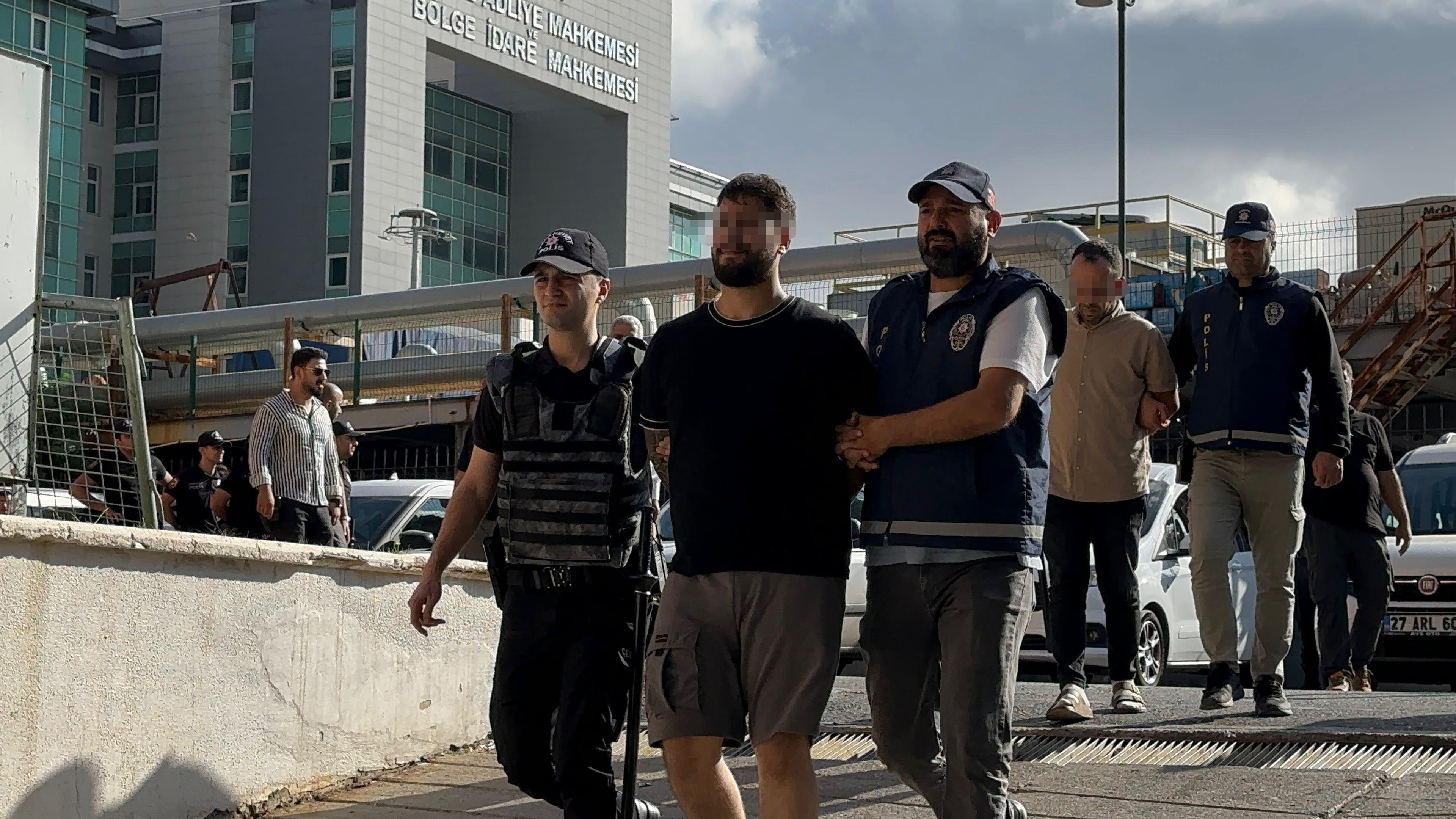 Gaziantep sokaklarında terör estirmişlerdi! Suç makineleri adliyede Gaziantep sokaklarında terör estirmişlerdi! 12 çete üyesine kelepçe - 2. Resim