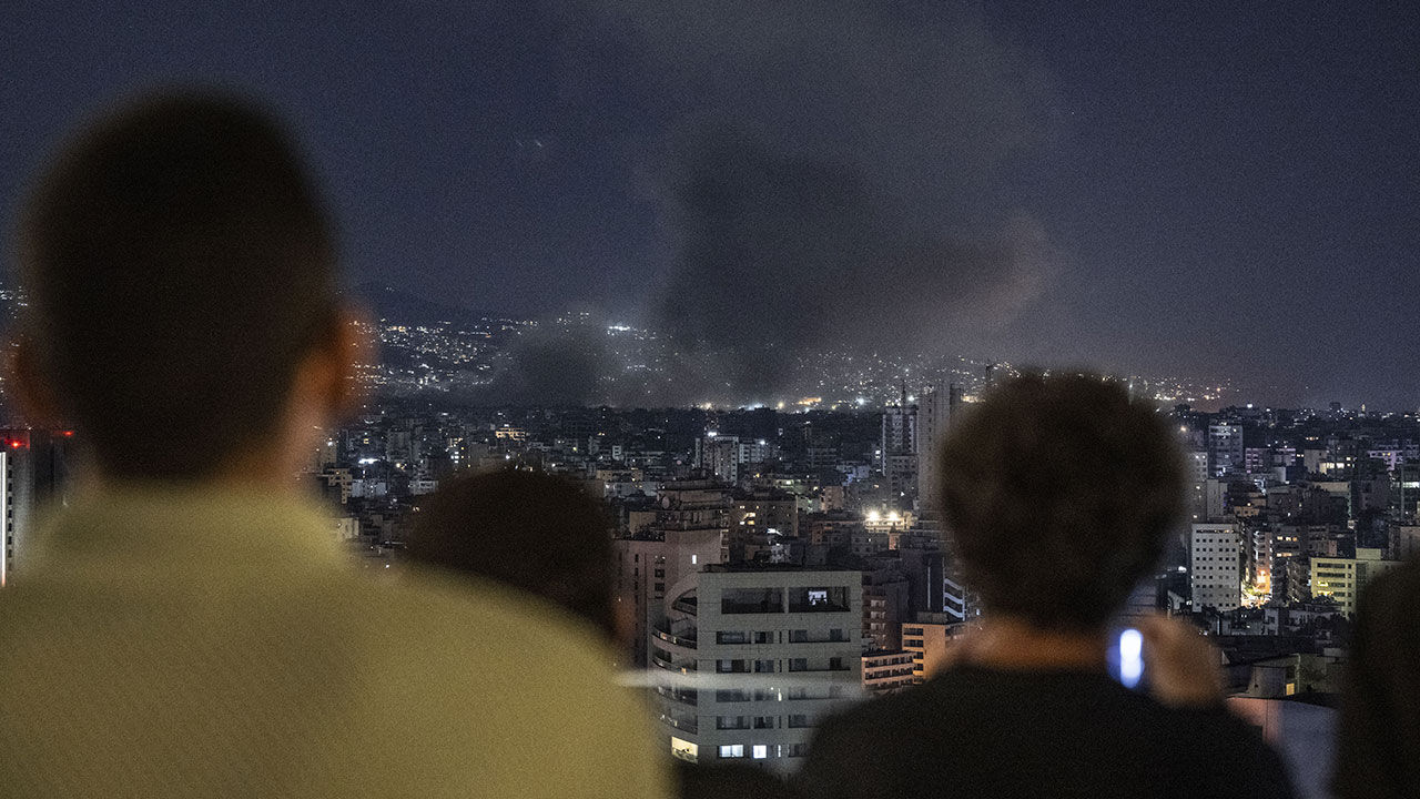 İsrail Lübnan'a kara saldırısı başlattı! Tanklar ilerliyor, Beyrut'a bomba yağdı İsrail Lübnan'a kara saldırısı başlattı! Tanklar ilerliyor, Beyrut'a bomba yağıyor - 5. Resim