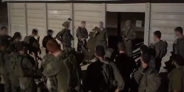 İsrail Lübnan'a kara saldırısı başlattı! Tanklar ilerliyor, Beyrut'a bomba yağdı İsrail Lübnan'a kara saldırısı başlattı! Tanklar ilerliyor, Beyrut'a bomba yağıyor - 1. Resim