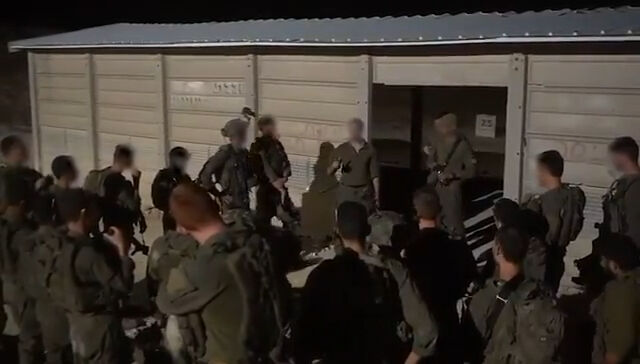 İsrail ordusu, Beyrut'a düzenlenen kara harekatının görüntülerini paylaştı - 2. Resim