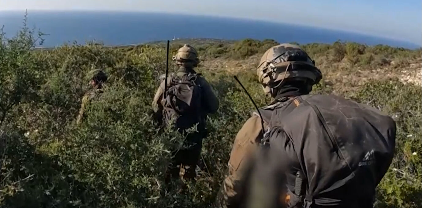 İsrail ordusu Beyrut'a düzenlenen kara harekatının görüntülerini paylaştı İsrail ordusu Beyrut'a düzenlenen kara harekatının görüntülerini paylaştı - 1. Resim