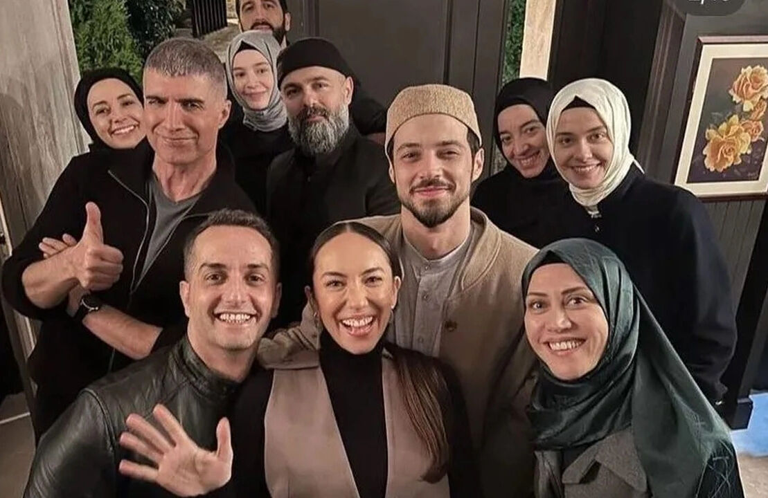 Kızıl Goncalar Beste rolünü canlandıran Hazal Türesan diziden ayrıldı Kızıl Goncalar Beste rolünü canlandıran Hazal Türesan diziden ayrıldı - 2. Resim