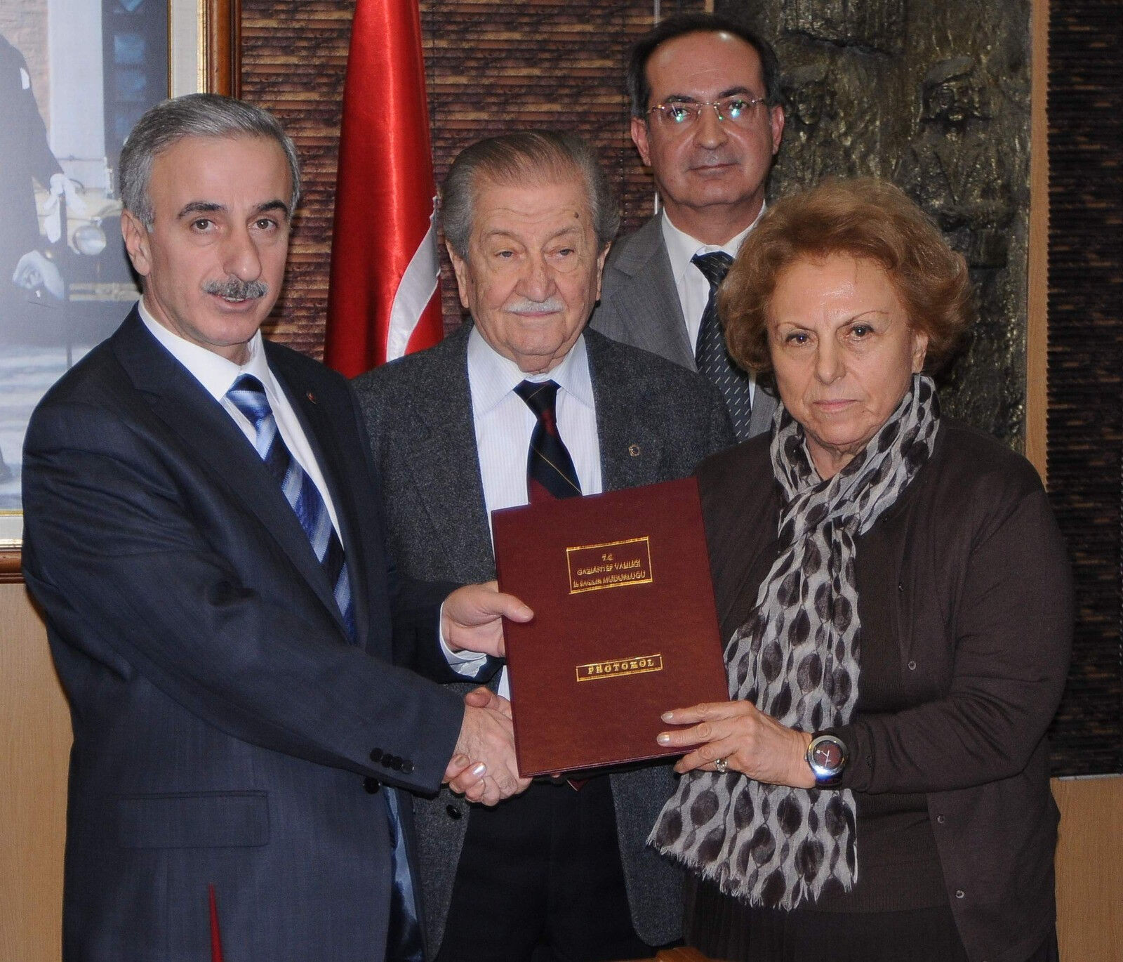 Sanayici Celal Ersoy gözyaşlarıyla son yolculuğuna uğurlandı Sanayici Celal Ersoy gözyaşlarıyla son yolculuğuna uğurlandı - 2. Resim