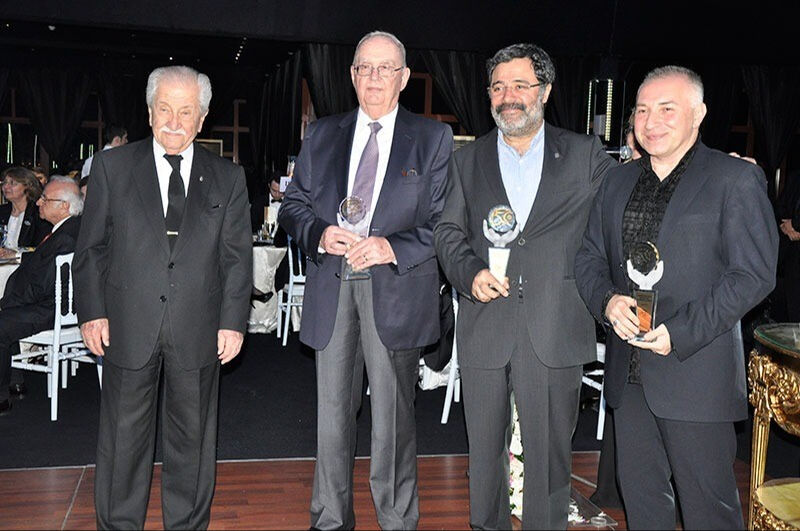 Sanayici Celal Ersoy gözyaşlarıyla son yolculuğuna uğurlandı Sanayici Celal Ersoy gözyaşlarıyla son yolculuğuna uğurlandı - 3. Resim