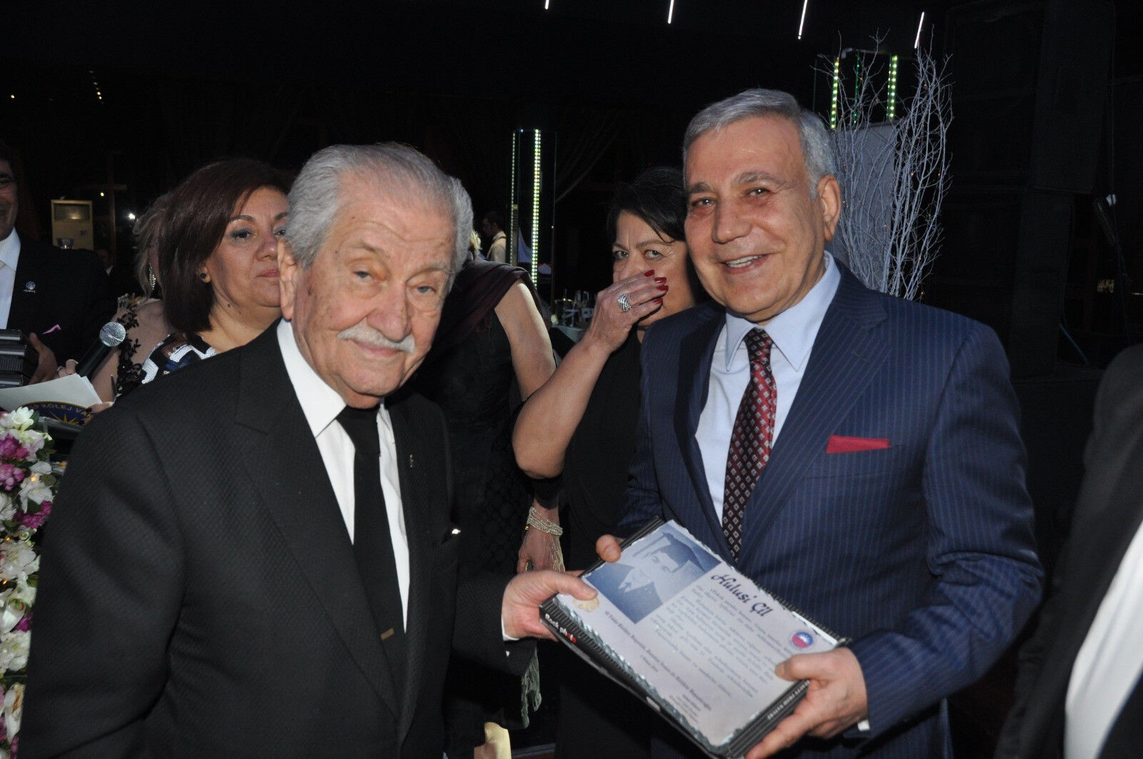 Sanayici Celal Ersoy gözyaşlarıyla son yolculuğuna uğurlandı Sanayici Celal Ersoy gözyaşlarıyla son yolculuğuna uğurlandı - 1. Resim