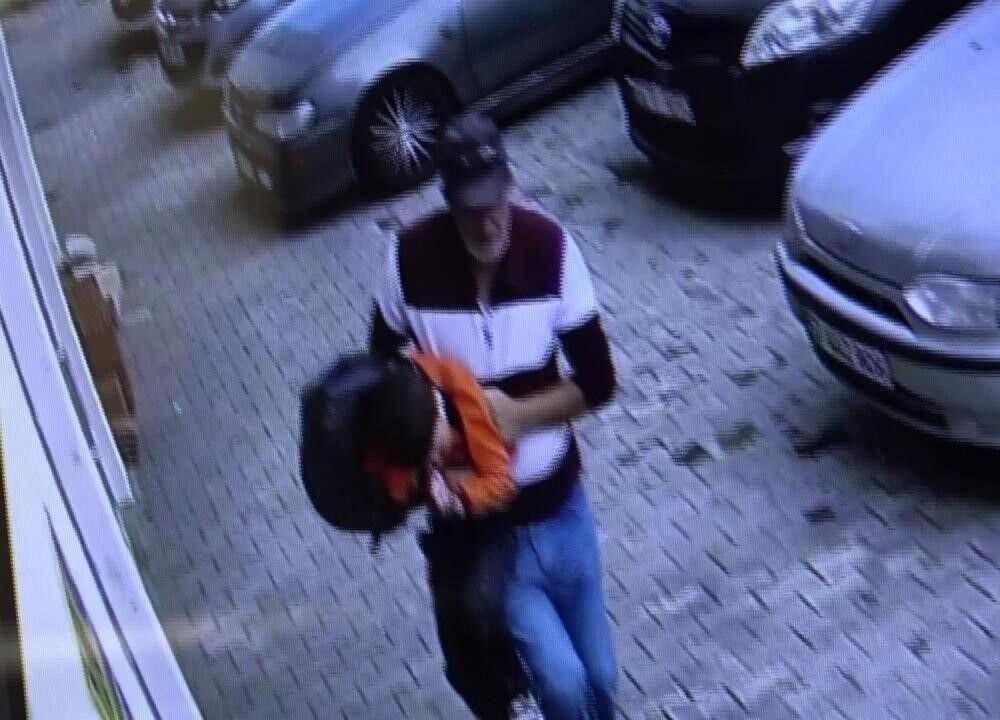 Şoför minibüsle ezip evin önüne bırakmıştı! Minik Emre'nin ailesinde yardım çığlığı: Gözünü kaybedecek Şoför minibüsle ezip evin önüne bırakmıştı! Minik Emre'nin ailesinde yardım çığlığı: Gözünü kaybedecek - 1. Resim