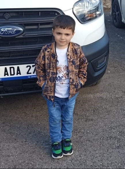 Şoför minibüsle ezip evin önüne bırakmıştı! Minik Emre'nin ailesinde yardım çığlığı: Gözünü kaybedecek Şoför minibüsle ezip evin önüne bırakmıştı! Minik Emre'nin ailesinde yardım çığlığı: Gözünü kaybedecek - 3. Resim