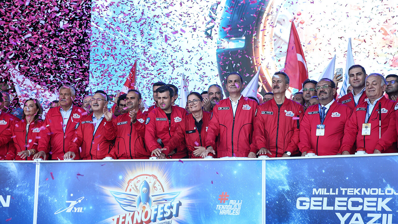 2024 TEKNOFEST Adana'nın ilk gününe yoğun ilgi... Selçuk Bayraktar: Bir kez daha kendi rekorumuzu kırdık 2024 TEKNOFEST Adana'nın ilk gününe yoğun ilgi... Selçuk Bayraktar: Bir kez daha kendi rekorumuzu kırdık - 5. Resim