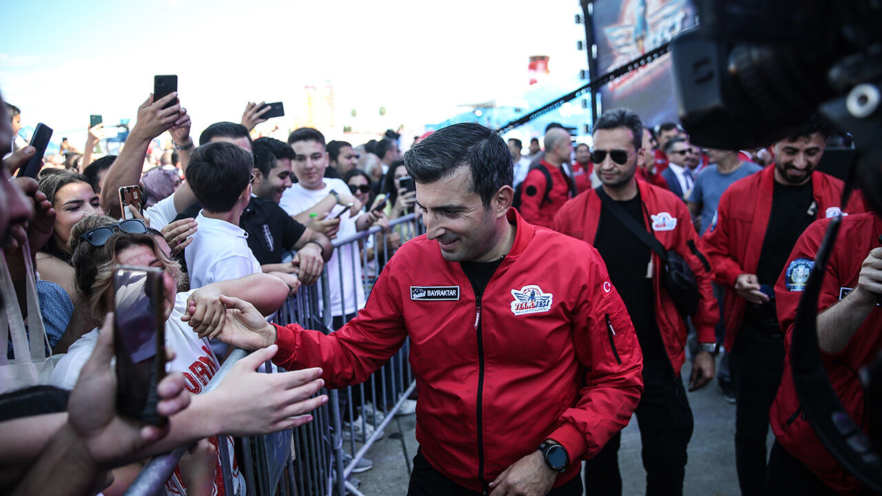 2024 TEKNOFEST Adana'nın ilk gününe yoğun ilgi... Selçuk Bayraktar: Bir kez daha kendi rekorumuzu kırdık 2024 TEKNOFEST Adana'nın ilk gününe yoğun ilgi... Selçuk Bayraktar: Bir kez daha kendi rekorumuzu kırdık - 4. Resim