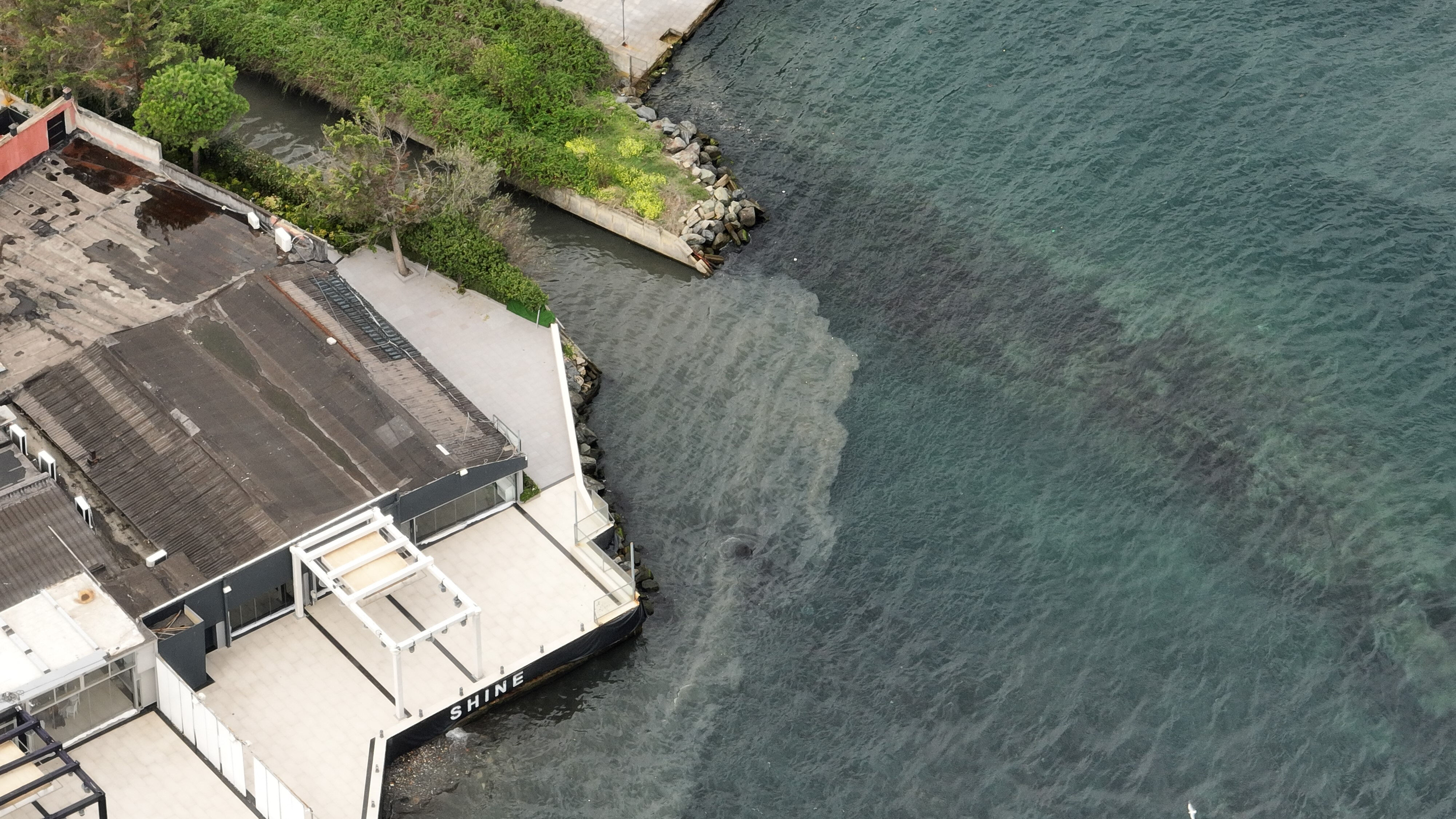 Dehşete düşüren görüntü! İstanbul Boğazı’na lağım suyu akıyor - 4. Resim