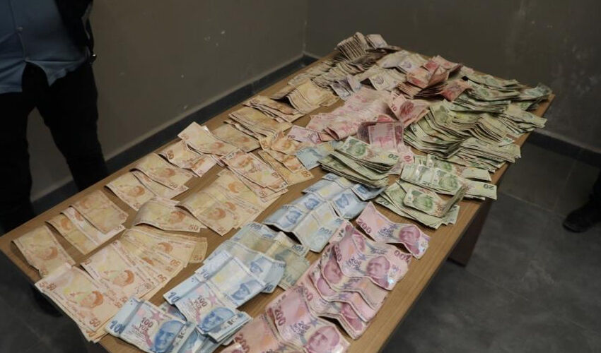 Dilenci değil, ayaklı banka! Yüzündeki gülümseme tutuklanırken bile eksik olmadı Dilenci değil, ayaklı banka! Yüzündeki gülümseme tutuklanırken bile eksik olmadı - 5. Resim