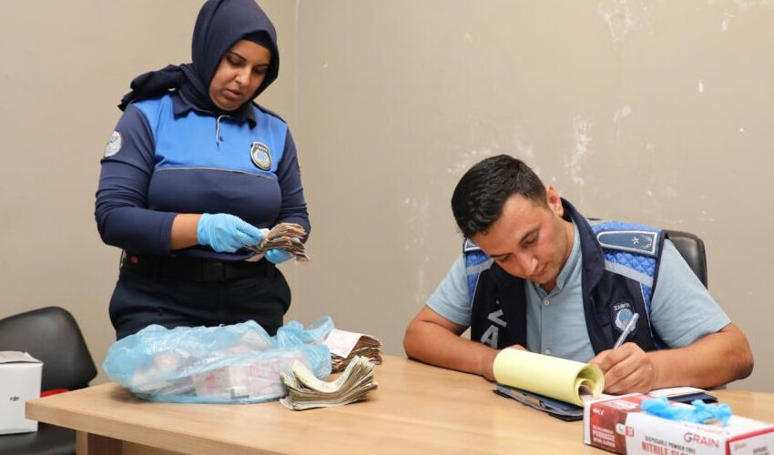 Dilenci değil, ayaklı banka! Yüzündeki gülümseme tutuklanırken bile eksik olmadı Dilenci değil, ayaklı banka! Yüzündeki gülümseme tutuklanırken bile eksik olmadı - 3. Resim