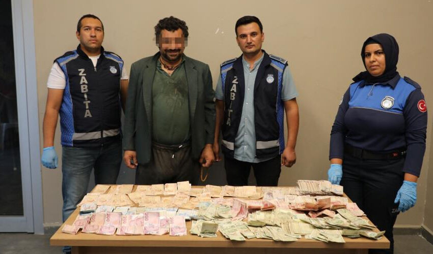 Dilenci değil, ayaklı banka! Yüzündeki gülümseme tutuklanırken bile eksik olmadı Dilenci değil, ayaklı banka! Yüzündeki gülümseme tutuklanırken bile eksik olmadı - 2. Resim