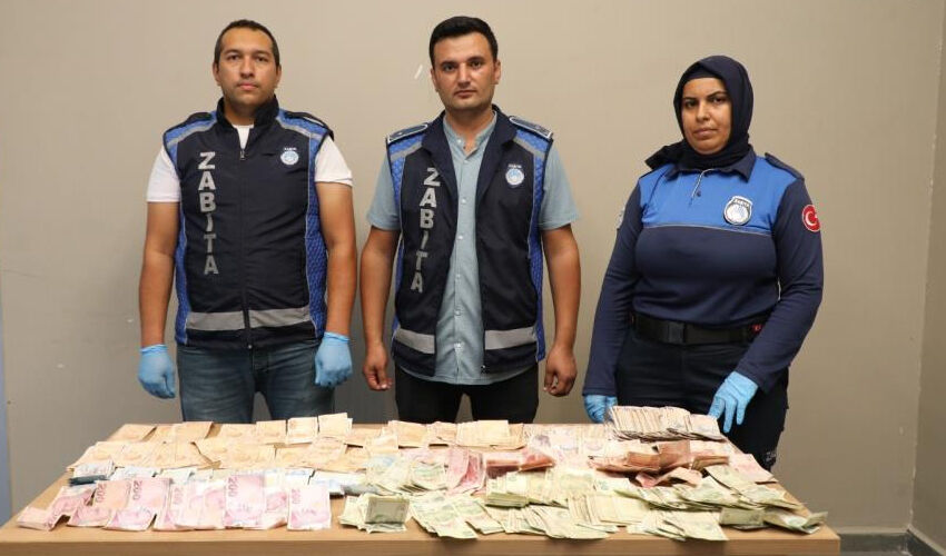 Dilenci değil, ayaklı banka! Yüzündeki gülümseme tutuklanırken bile eksik olmadı Dilenci değil, ayaklı banka! Yüzündeki gülümseme tutuklanırken bile eksik olmadı - 4. Resim