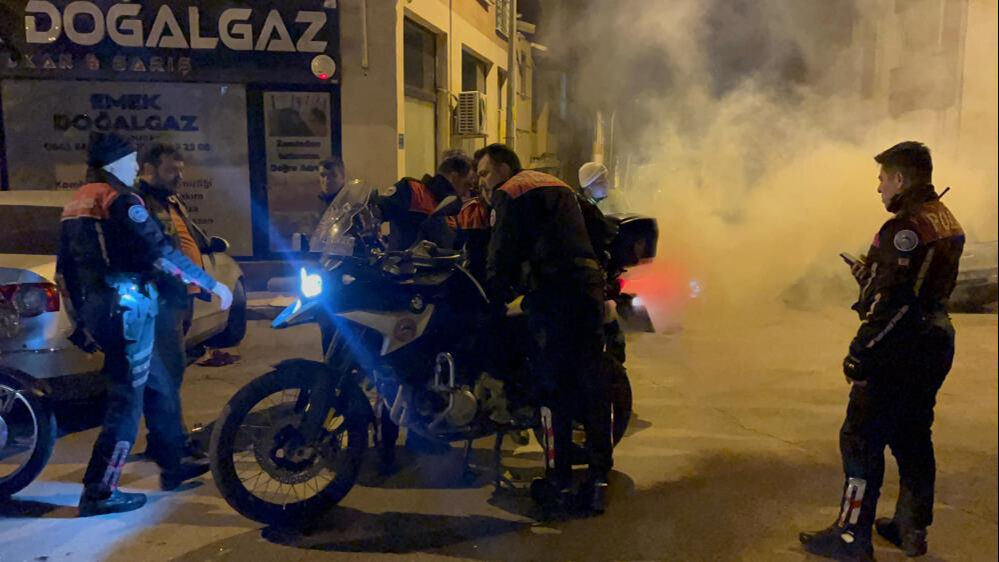 Eskişehir'de polisten kaçan çocuk ortalığı birbirine kattı! Çok sayıda yaralı var... Eskişehir'de polisten kaçan çocuk ortalığı birbirine kattı! Çok sayıda yaralı var... - 4. Resim