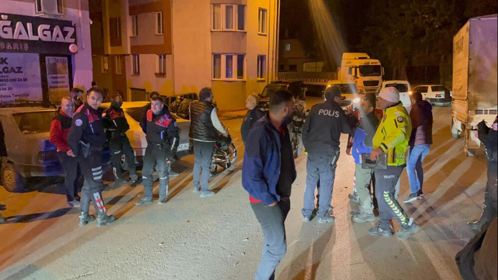 Eskişehir'de polisten kaçan çocuk ortalığı birbirine kattı! Çok sayıda yaralı var... Eskişehir'de polisten kaçan çocuk ortalığı birbirine kattı! Çok sayıda yaralı var... - 2. Resim