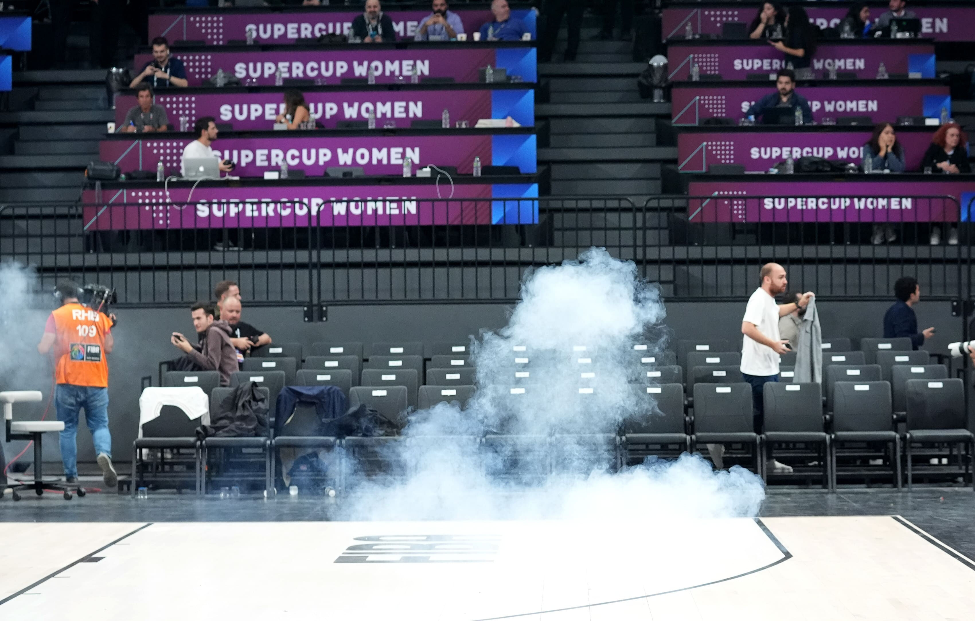 Fenerbahçe-Beşiktaş kadınlar basketbol maçında olaylar çıktı! Ali Koç müdahale etti - 7. Resim