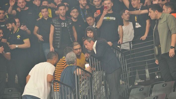 Fenerbahçe-Beşiktaş kadınlar basketbol maçında olaylar çıktı! Ali Koç müdahale etti - 6. Resim