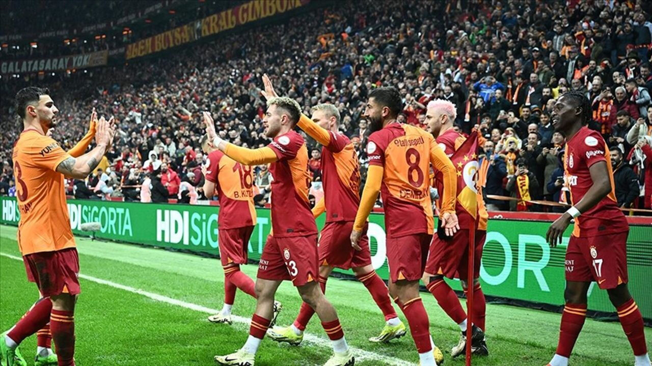 Galatasaray'ın Rigas Skola maçı kamp kadrosu belli oldu! 3 önemli isim eksik Galatasaray'ın Rigas Skola maçı kamp kadrosu belli oldu! 3 önemli isim eksik - 2. Resim