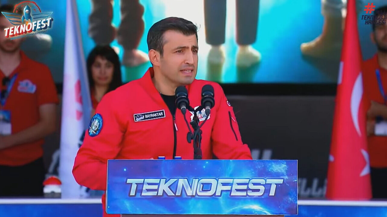 2024 TEKNOFEST Adana'nın ilk gününe yoğun ilgi... Selçuk Bayraktar: Bir kez daha kendi rekorumuzu kırdık Gurur günü! 2024 TEKNOFEST Adana'nın ilk gününde ziyaretçi akını - 1. Resim