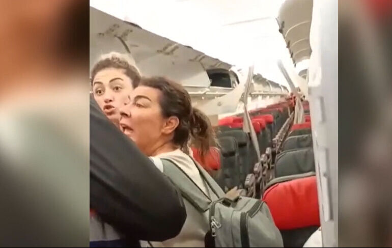 Hostese saldırıp polisi tehdit etmişti... İbrahim Tatlıses’in kızı Dilan Çıtak’a soruşturma! Hostese saldırıp polisi tehdit etmişti... İbrahim Tatlıses’in kızı Dilan Çıtak’a soruşturma! - 3. Resim