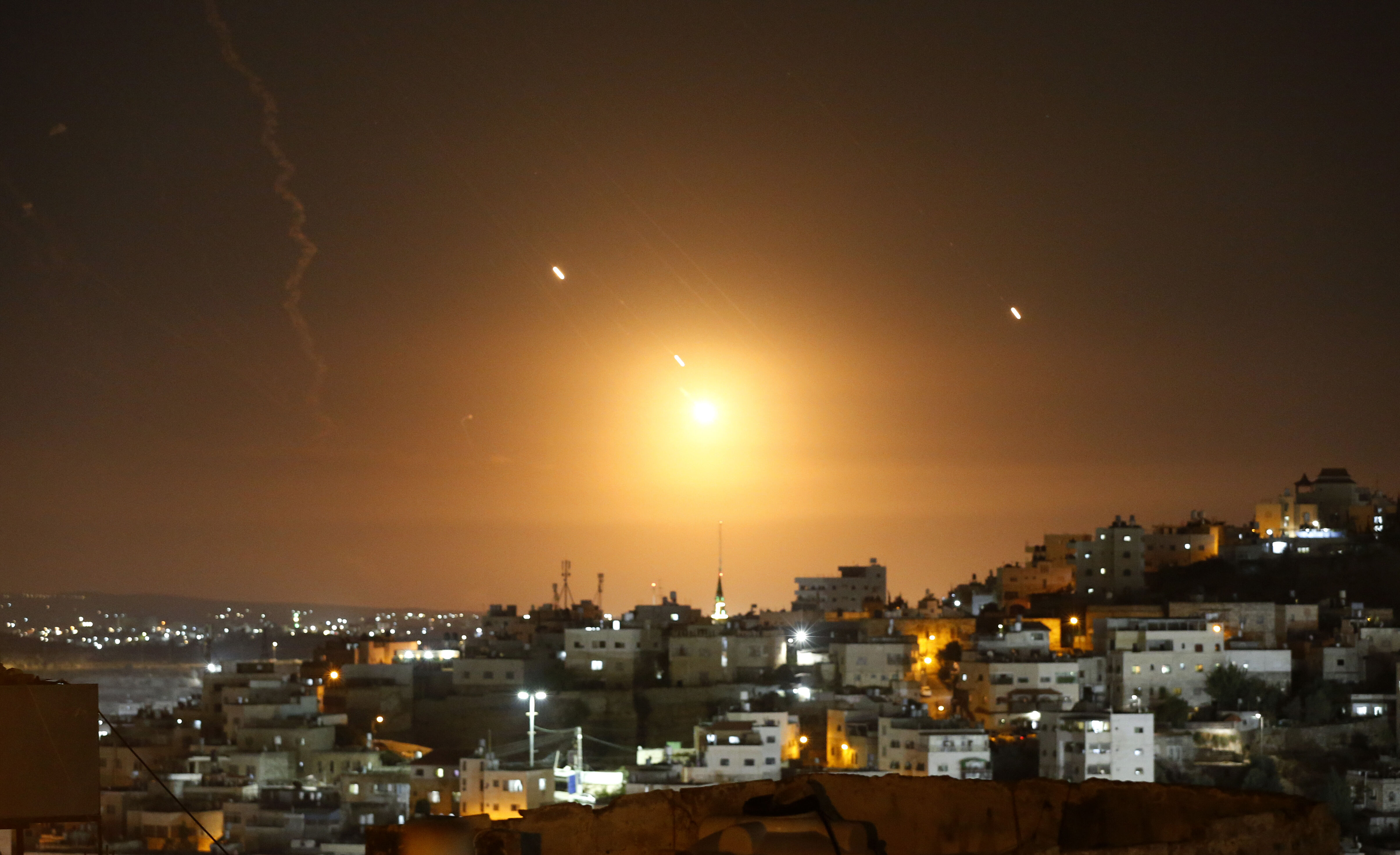 İran, İsrail'i vurdu! Ahmet Yeşiltepe ve Fatih Portakal'ın açıklamaları tepki çekti - 1. Resim