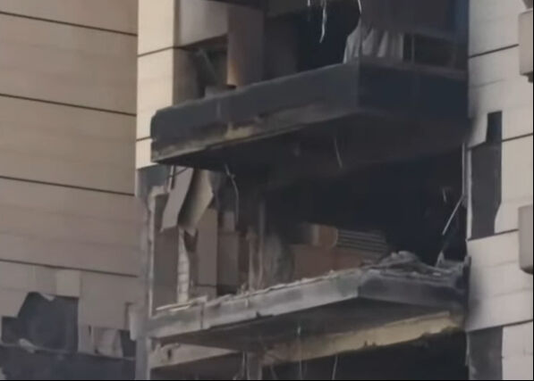 Beyrut'a bombalar peş peşe yağıyor! İsrail kimyasal silahla saldırdı İsrail, Lübnan'ın başkenti Beyrut'u bombaladı! Kentin her yerinden dumanlar yükseliyor - 2. Resim