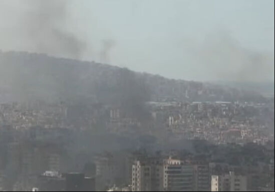Beyrut'a bombalar peş peşe yağıyor! İsrail kimyasal silahla saldırdı İsrail, Lübnan'ın başkenti Beyrut'u bombaladı! Kentin her yerinden dumanlar yükseliyor - 2. Resim