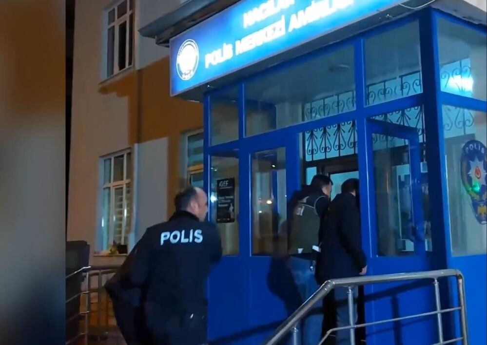 Kayseri'de ailenin korku dolu anları! Yılkı atlarıyla fotoğraf çekmek isterken zorbalığa uğradılar - 1. Resim